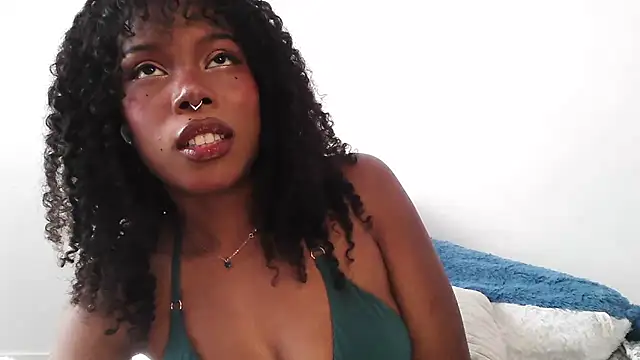 Snapshot of SparklingSoleil chatting on 09-29-25, 06:35 SparklingSoleil online show from 09-29-25, 06:35