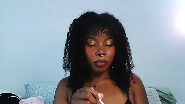 Snapshot of SparklingSoleil chatting on 10-15-25, 07:25 SparklingSoleil online show from 10-15-25, 07:25