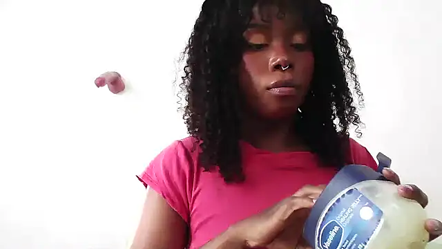 Snapshot of SparklingSoleil chatting on 10-23-25, 06:17 SparklingSoleil online show from 10-23-25, 06:17