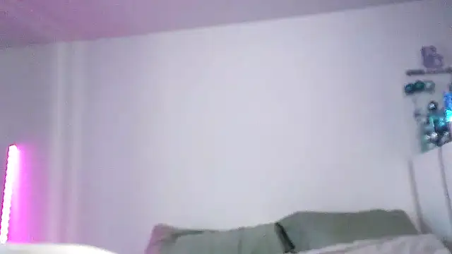 Snapshot of SparklingSoleil chatting on 12-14-25, 08:13 SparklingSoleil online show from 12-14-25, 08:13