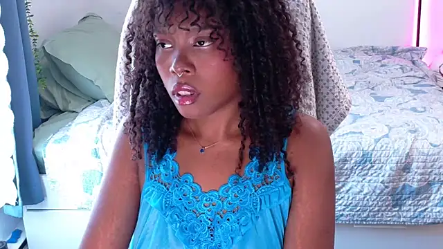 Snapshot of SparklingSoleil chatting on 06-01-26, 05:36 SparklingSoleil online show from 06-01-26, 05:36