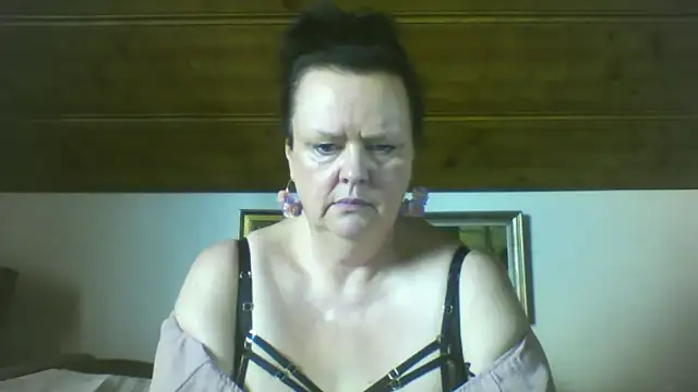 Snapshot of TiffanyMature chatting on 09-09-25, 02:05 TiffanyMature online show from 09-09-25, 02:05