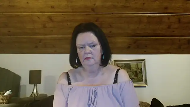 Snapshot of TiffanyMature chatting on 10-18-25, 09:48 TiffanyMature online show from 10-18-25, 09:48