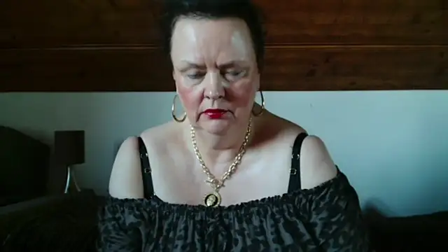 Snapshot of TiffanyMature chatting on 11-07-25, 10:26 TiffanyMature online show from 11-07-25, 10:26