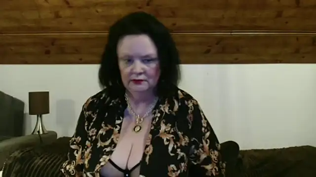 Snapshot of TiffanyMature chatting on 11-07-25, 10:32 TiffanyMature online show from 11-07-25, 10:32