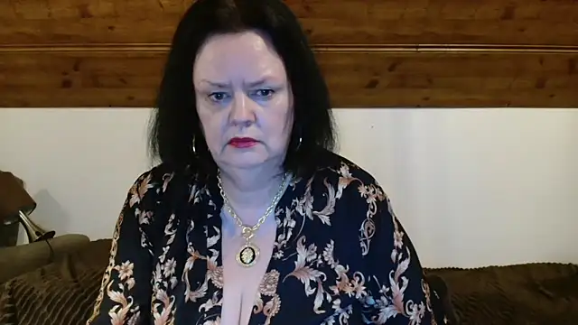 Snapshot of TiffanyMature chatting on 11-08-25, 10:41 TiffanyMature online show from 11-08-25, 10:41