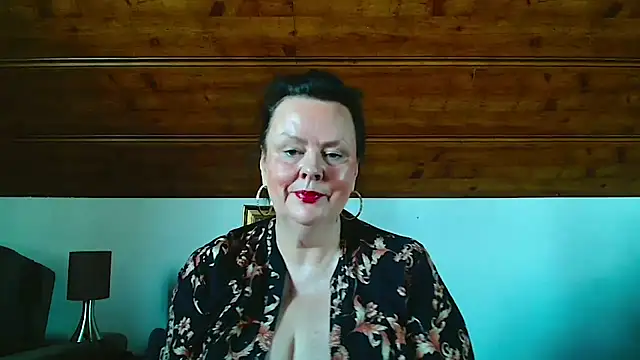 Snapshot of TiffanyMature chatting on 11-21-25, 09:30 TiffanyMature online show from 11-21-25, 09:30