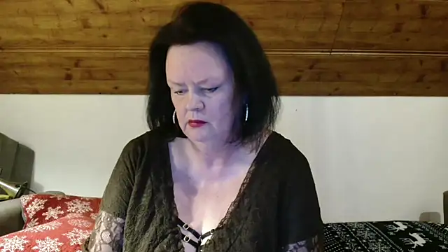 Snapshot of TiffanyMature chatting on 12-05-25, 03:30 TiffanyMature online show from 12-05-25, 03:30