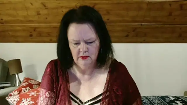 Snapshot of TiffanyMature chatting on 12-14-25, 09:19 TiffanyMature online show from 12-14-25, 09:19