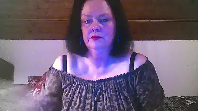 Snapshot of TiffanyMature chatting on 12-22-25, 09:01 TiffanyMature online show from 12-22-25, 09:01