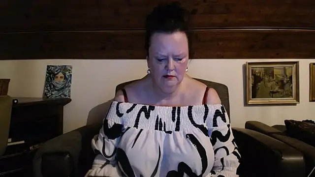 Snapshot of TiffanyMature chatting on 06-21-26, 08:22 TiffanyMature online show from 06-21-26, 08:22