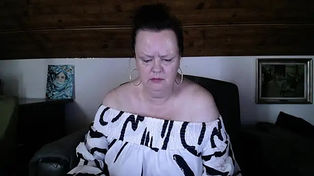 Snapshot of TiffanyMature chatting on 06-30-26, 10:27 TiffanyMature online show from 06-30-26, 10:27