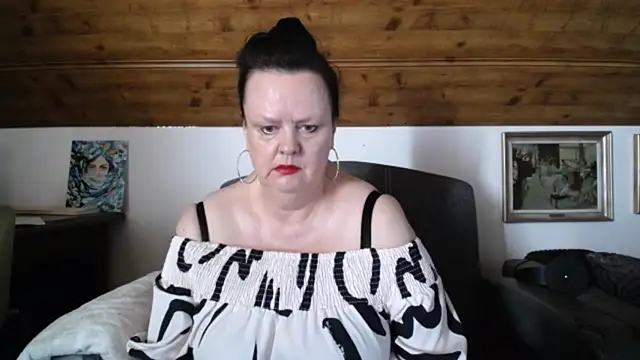 Snapshot of TiffanyMature chatting on 07-30-26, 08:24 TiffanyMature online show from 07-30-26, 08:24