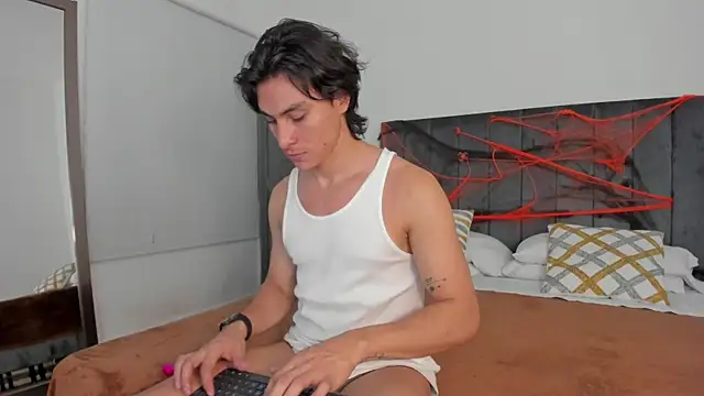 AlexanderHall online show from 10-28-25, 12:58