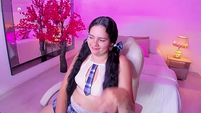 karlie small online show from 04-17-26, 07:39