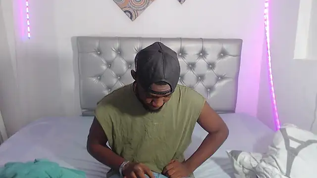 eebony stallion online show from 12-19-25, 06:26