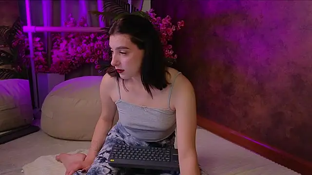 Snapshot of arcane_doll chatting on 09-21-25, 05:31 arcane doll online show from 09-21-25, 05:31