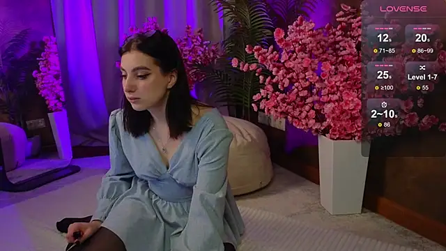 Snapshot of arcane_doll chatting on 10-13-25, 05:18 arcane doll online show from 10-13-25, 05:18