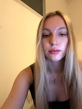 Snapshot of bbysonia chatting on 10-23-25, 08:29 bbysonia online show from 10-23-25, 08:29