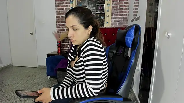 Jessica ly90 online show from 10-31-25, 01:23