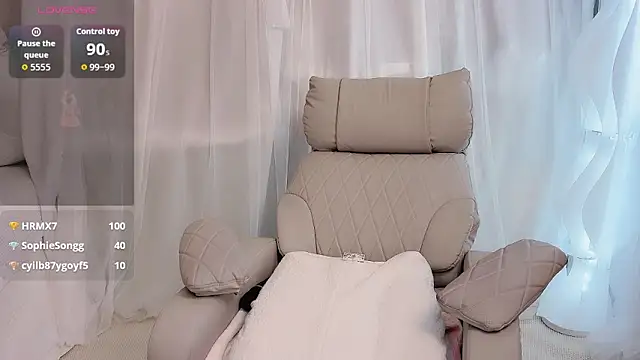 Snapshot of Amaya-yooo-36D chatting on 10-11-25, 10:47 Amaya-yooo-36D online show from 10-11-25, 10:47