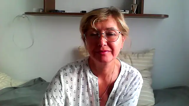 Snapshot of IrynaMolbertx chatting on 09-22-25, 01:35 IrynaMolbertx online show from 09-22-25, 01:35