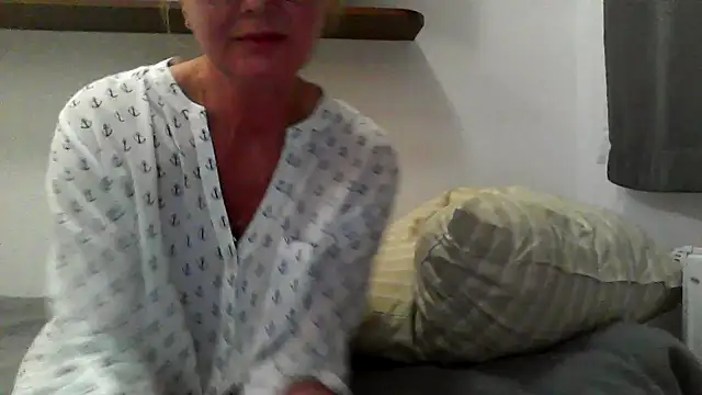 Snapshot of IrynaMolbertx chatting on 09-25-25, 07:28 IrynaMolbertx online show from 09-25-25, 07:28