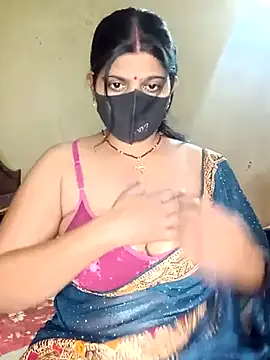 Snapshot of reena502 chatting on 06-17-26, 04:04 reena502 online show from 06-17-26, 04:04