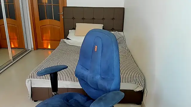 Snapshot of AndrianaBelle chatting on 09-19-25, 03:45 AndrianaBelle online show from 09-19-25, 03:45