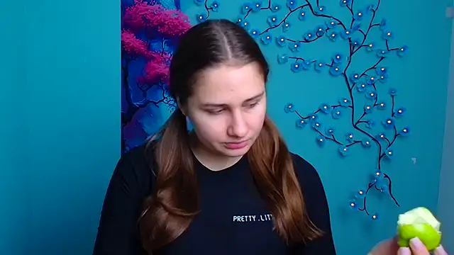 Stefanie Sweet online show from 11-22-25, 06:23