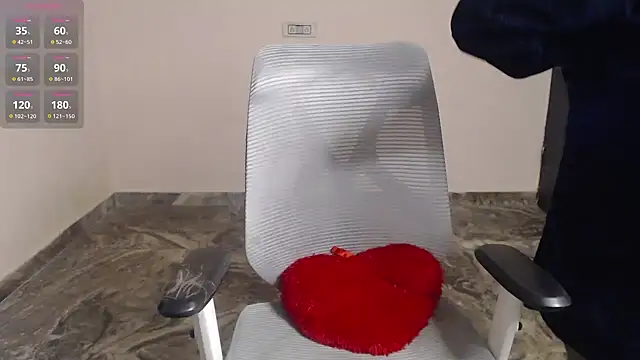 Snapshot of Samiksha- chatting on 11-21-25, 06:01 Samiksha- online show from 11-21-25, 06:01