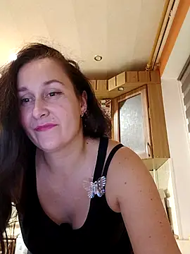 Amandda  online show from 10-15-25, 07:03