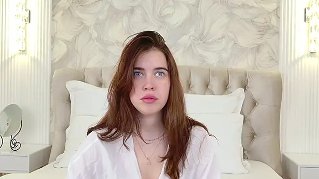 Snapshot of KimberlyBond chatting on 09-18-25, 03:14 KimberlyBond online show from 09-18-25, 03:14