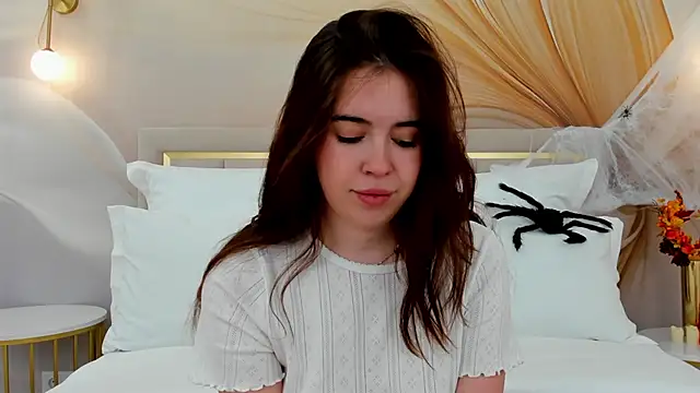 Snapshot of KimberlyBond chatting on 10-28-25, 03:04 KimberlyBond online show from 10-28-25, 03:04