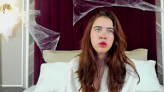 Snapshot of KimberlyBond chatting on 10-29-25, 03:03 KimberlyBond online show from 10-29-25, 03:03