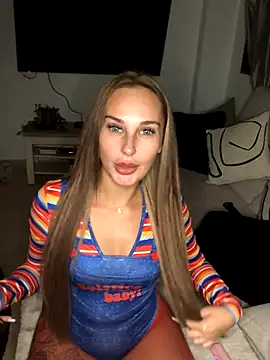 Rosieredxox online show from 10-19-25, 05:57