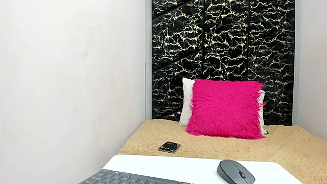 Snapshot of MiaCours chatting on 07-06-26, 12:46 MiaCours online show from 07-06-26, 12:46