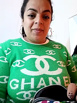 Snapshot of Mia-Glow chatting on 09-12-25, 02:06 Mia-Glow online show from 09-12-25, 02:06