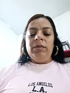 Snapshot of Mia-Glow chatting on 10-10-25, 12:37 Mia-Glow online show from 10-10-25, 12:37