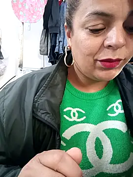 Snapshot of Mia-Glow chatting on 11-09-25, 03:10 Mia-Glow online show from 11-09-25, 03:10