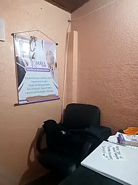 Snapshot of Mia-Glow chatting on 11-10-25, 12:59 Mia-Glow online show from 11-10-25, 12:59