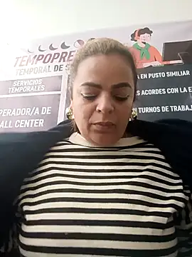 Snapshot of Mia-Glow chatting on 11-15-25, 12:23 Mia-Glow online show from 11-15-25, 12:23