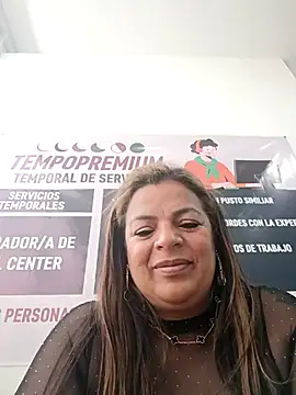 Snapshot of Mia-Glow chatting on 11-29-25, 01:14 Mia-Glow online show from 11-29-25, 01:14