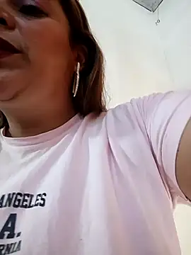 Snapshot of Mia-Glow chatting on 12-18-25, 05:52 Mia-Glow online show from 12-18-25, 05:52