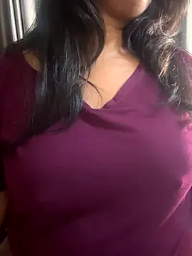 Maggi-is-back online show from 10-17-25, 01:35