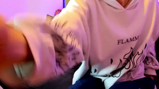 Snapshot of Dioniso_guy8 chatting on 12-15-25, 08:35 Dioniso guy8 online show from 12-15-25, 08:35