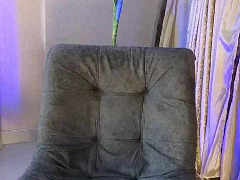 Snapshot of BenjaminCol_ chatting on 10-11-25, 12:54 BenjaminCol online show from 10-11-25, 12:54