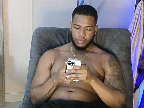 Snapshot of BenjaminCol_ chatting on 10-21-25, 10:32 BenjaminCol online show from 10-21-25, 10:32