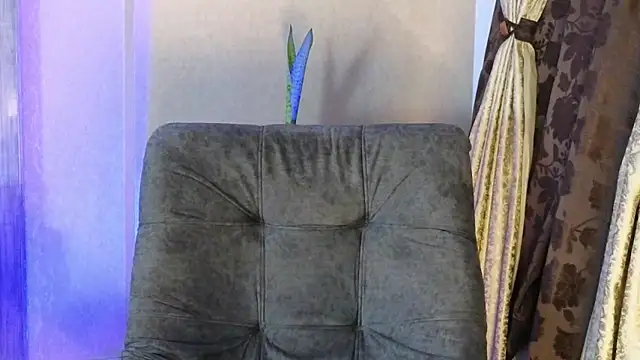 Snapshot of BenjaminCol_ chatting on 10-24-25, 01:35 BenjaminCol online show from 10-24-25, 01:35