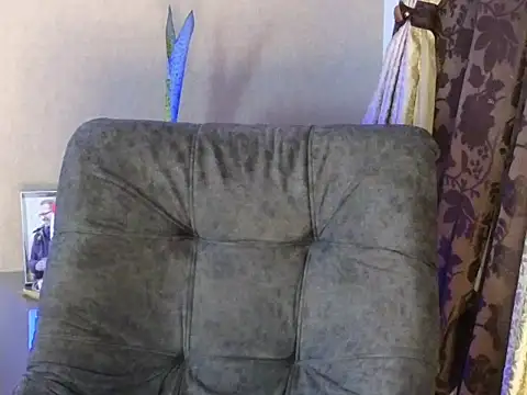 Snapshot of BenjaminCol_ chatting on 10-31-25, 01:39 BenjaminCol online show from 10-31-25, 01:39